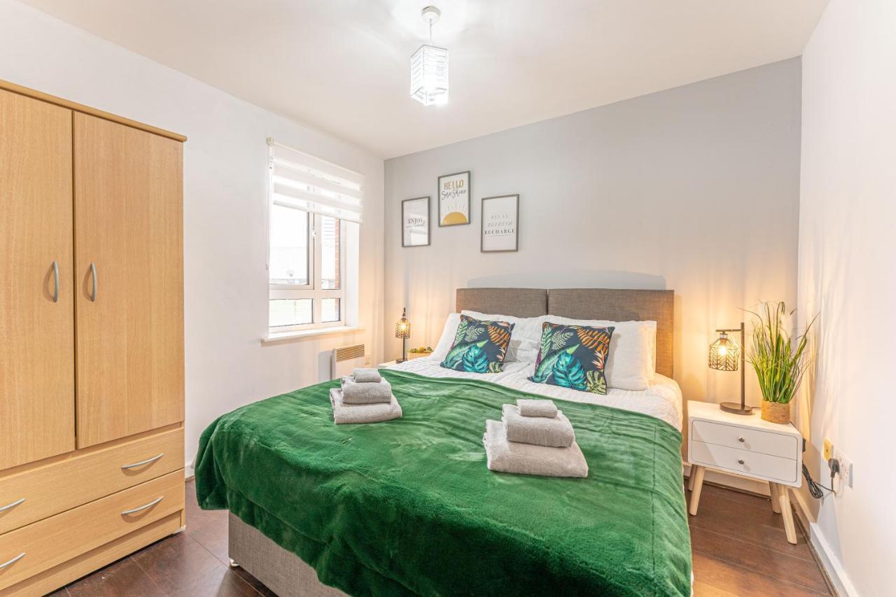 City Centre Flat Ideal For Contractors, Families & Relocators - Disable People Welcome - Free Parking, Fast Wifi, Smart Tv And 2 Bathrooms, 7Min Walk From Train Station! 코번트리 외부 사진